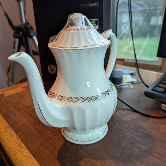 J.&G. Meakin Classic White Coffee Pot - Picture 2 of 3